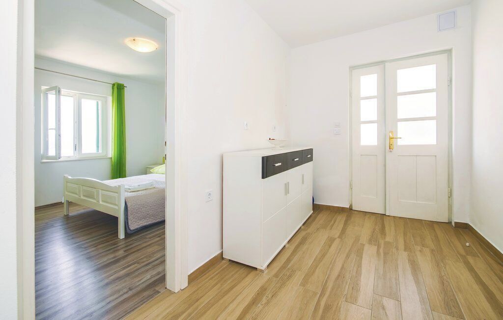 House | In-room safe, iron/ironing board, free WiFi