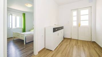 House | In-room safe, iron/ironing board, free WiFi
