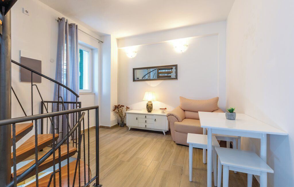 House | Living room | Smart TV