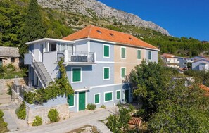 Building design - House Summer Dream With Jacuzzi (Omis)
