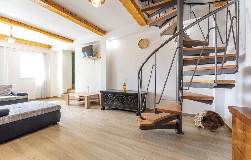 House | Living room | Smart TV