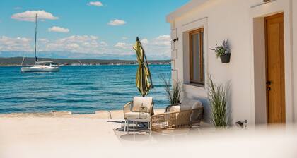 Apartments Beachfront Pebble