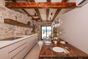 Apartment (A1) | Private kitchen - Apartments Beachfront Pebble (Pasman)