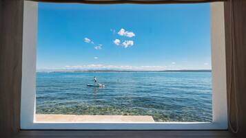 Studio (A2) | Quang cảnh mặt nước