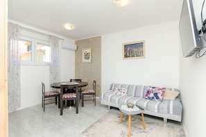 Apartment (A1) | Dining - Apartment Sun City (Split)