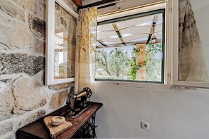 المنشأة من الداخل