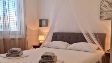 Apartment (A1) | In-room safe, iron/ironing board, free WiFi