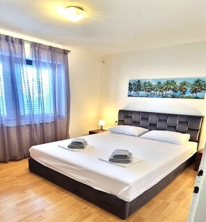 Apartament (A1) | Caixa forta a l'habitació, planxa i posts de planxar i wifi gratuïta 