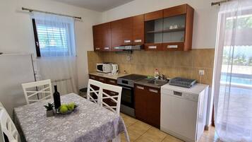 Apartment (A1) | Private kitchen | Microwave, dishwasher, espresso maker, coffee/tea maker