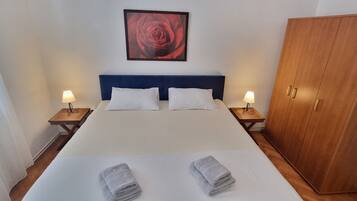 Apartment (A1) | In-room safe, iron/ironing board, free WiFi