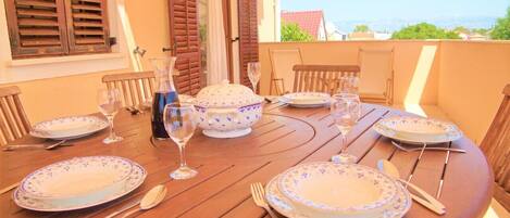 Appartement (A2) | Restauration en plein air