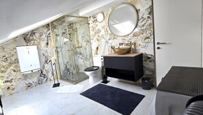 Apartament (A3) | Bany | Dutxa, tovalloles, sabó i paper higiènic 