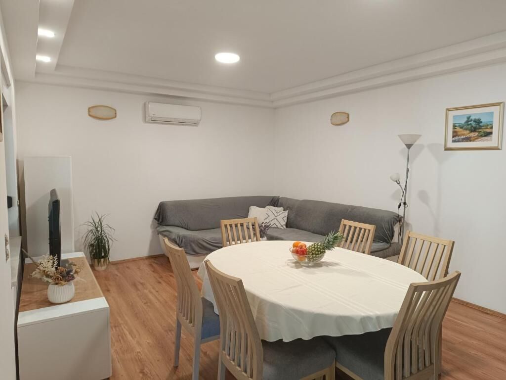 House | Living room | Smart TV