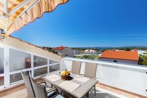 Apartment (A3) | Terrace/patio - Apartments Lili (Punat)