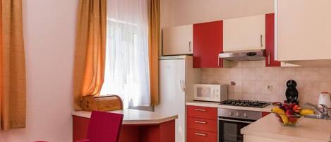 Nhà | Bếp riêng | Tủ lạnh, lò vi sóng, lò nướng, bếp nấu