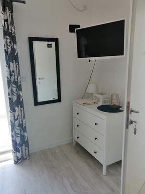 Television - Apartments Tomo - Near Airport (Kastela)