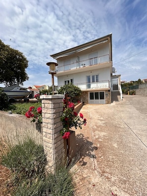 Building design - Apartments Raste (Tisno)