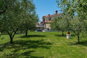 Courtyard - Apartment Vista Olivo (Brtonigla)