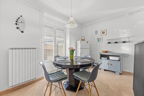 Apartment (A1) | Private kitchen | Fridge, microwave, oven, stovetop - Apartment Vinez (Labin)