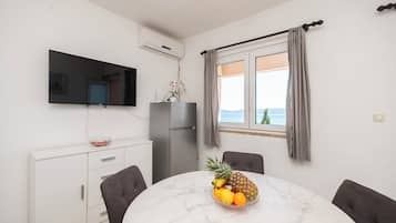 Apartment (A4) | Dining