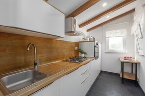 Ferienhaus | Eigene Küche | Kühlschrank, Mikrowelle, Ofen, Herdplatte