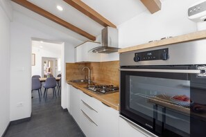 Casa | Cozinha privada | Geladeira, micro-ondas, fogão, cooktop