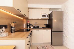 House | Private kitchen | Fridge, microwave, oven, stovetop - House Punat Residence (Punat)