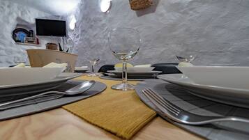 Huis | Privékeuken | Een koelkast, een magnetron, een oven, een kookplaat