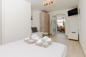 House | Iron/ironing board, free WiFi