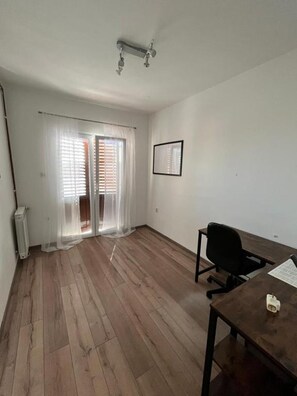 Apartamento (A1) | Caja fuerte y espacio para trabajar con un portátil