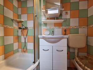 Apartment (A2) | Bathroom | Shower, towels, soap, toilet paper - Apartments Preden (Crikvenica)