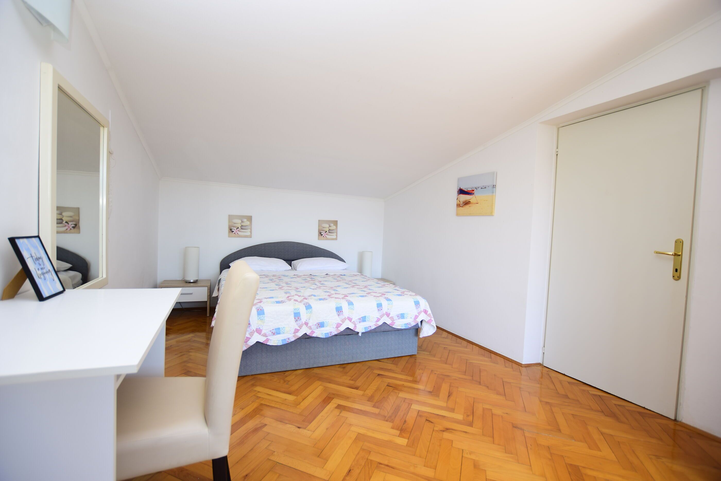 House | Laptop workspace, free WiFi