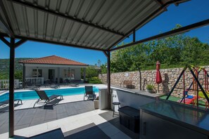 Outdoor pool - House Bribirska Vila (Vinodol)