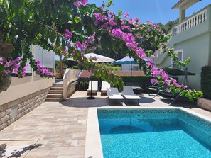 Outdoor pool, pool umbrellas, pool loungers - Apartments Olga (Rab)