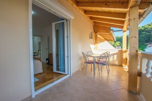 Apartment (A4) | Outdoor dining - Apartments Olga (Rab)