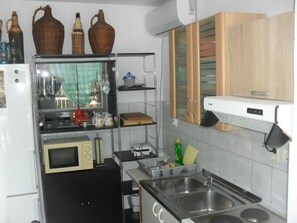 Apartemen (A1) | Dapur pribadi | Lemari es, microwave, oven, dan kompor