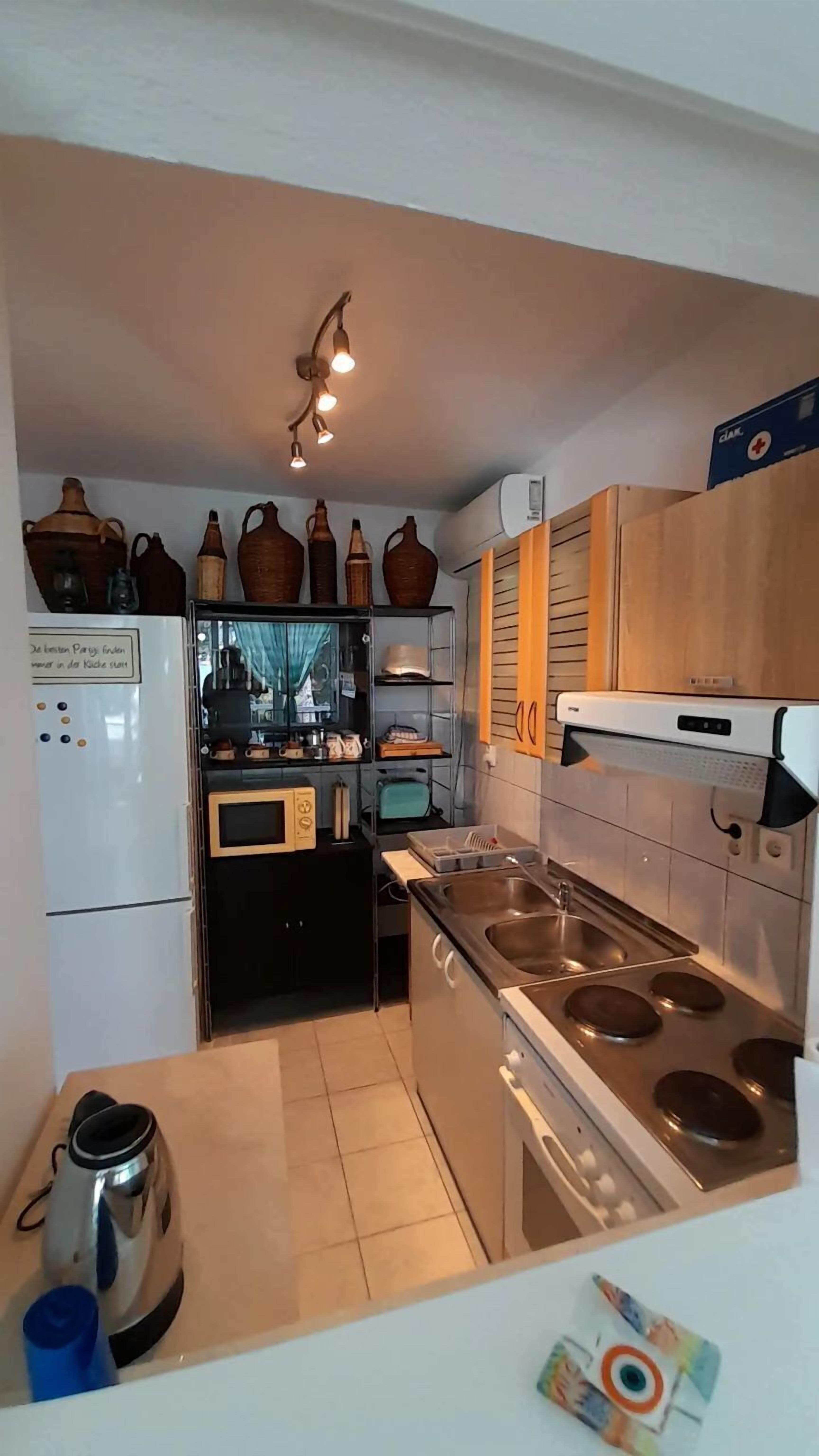 Apartment (A1) | Private kitchen | Fridge, microwave, oven, stovetop