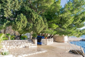 Beach nearby - Apartments Alice Seafront (Slivno)