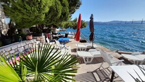 Beach nearby - Apartments Alice Seafront (Slivno)