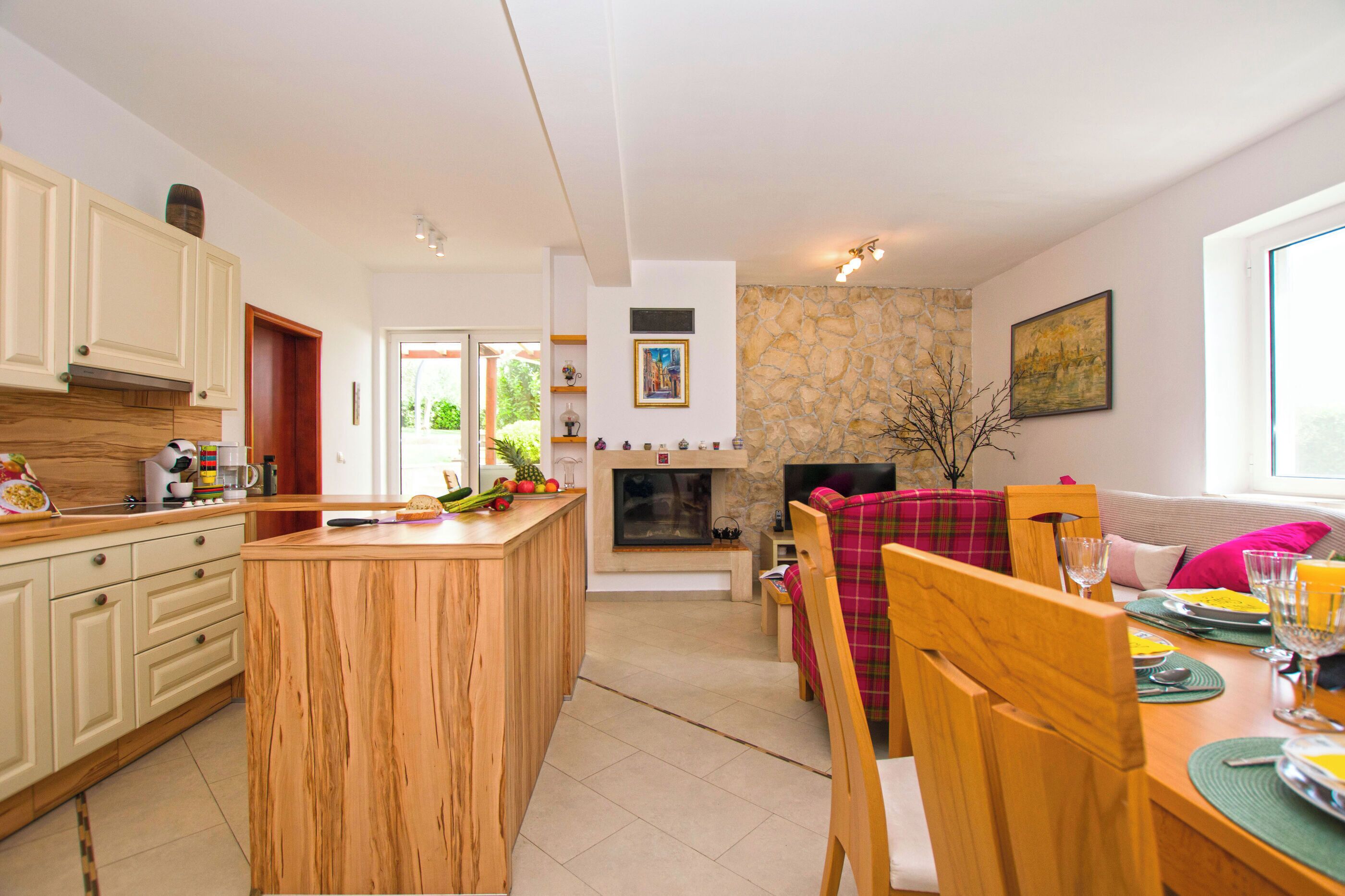 House | Private kitchen | Fridge, microwave, oven, stovetop