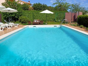 Hồ bơi trong nhà, hồ bơi ngoài trời 