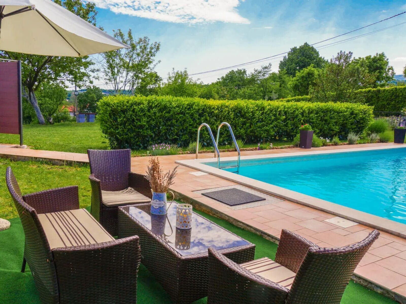 Piscine couverte, piscine extérieure