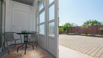 Apartment (A1) | Outdoor dining