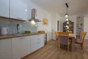 Căn hộ (A1) | Bếp riêng