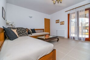 Apartment (A1) | Living room - Apartment Iveta (Okrug)