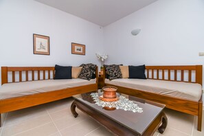 Apartment (A1) | Living room - Apartment Iveta (Okrug)