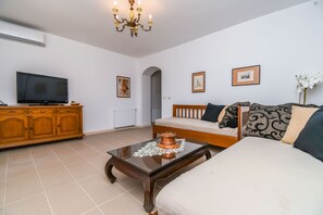 Apartment (A1) | Living room - Apartment Iveta (Okrug)