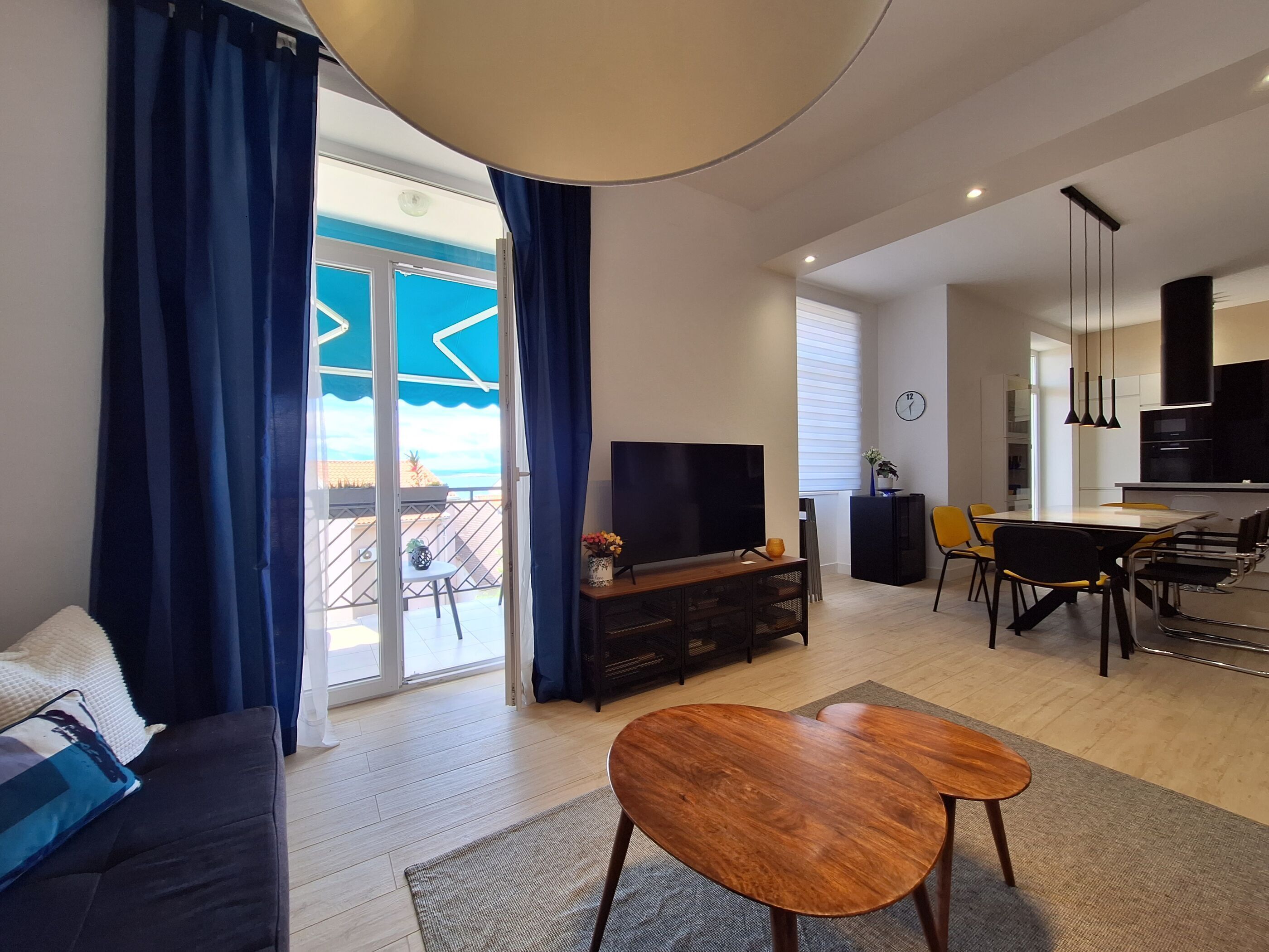 Apartment (A3) | Living room | Smart TV