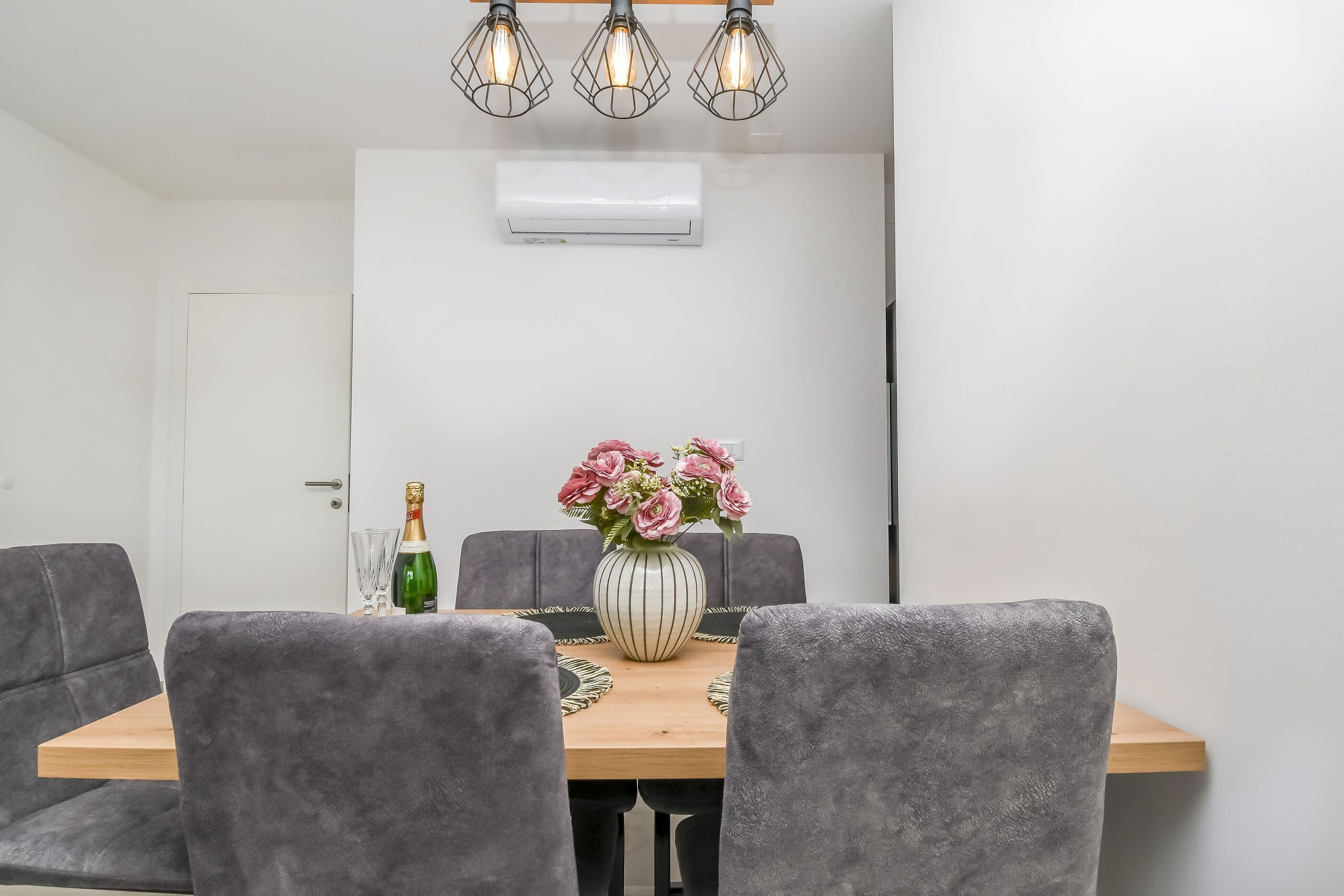 Apartment (A1) | Dining