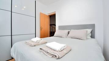 House | Iron/ironing board, free WiFi